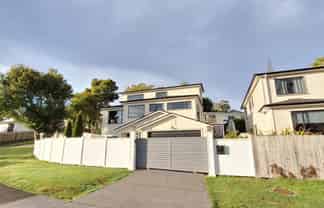 1 Classic Grove, Bayview