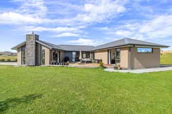 21 Copper Beech Road, Woodend