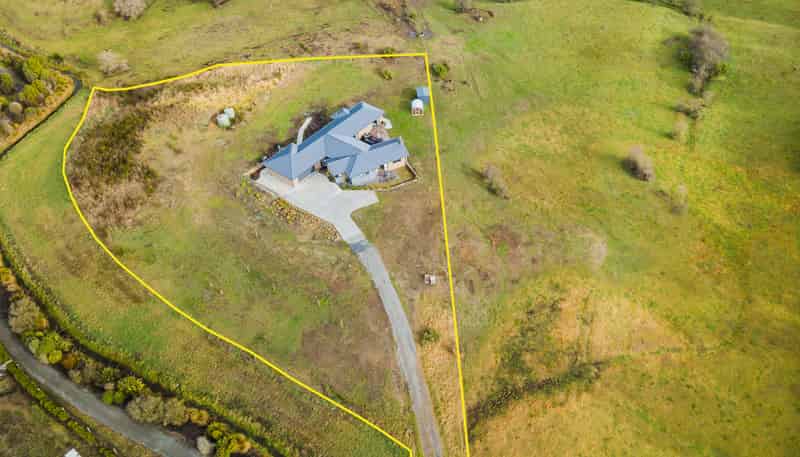 21 Copper Beech Road, Woodend