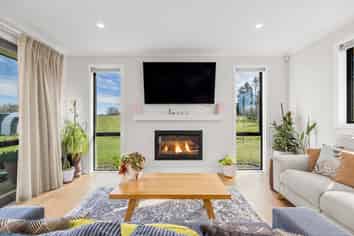 21 Copper Beech Road, Woodend