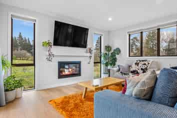 21 Copper Beech Road, Woodend