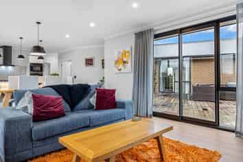 21 Copper Beech Road, Woodend