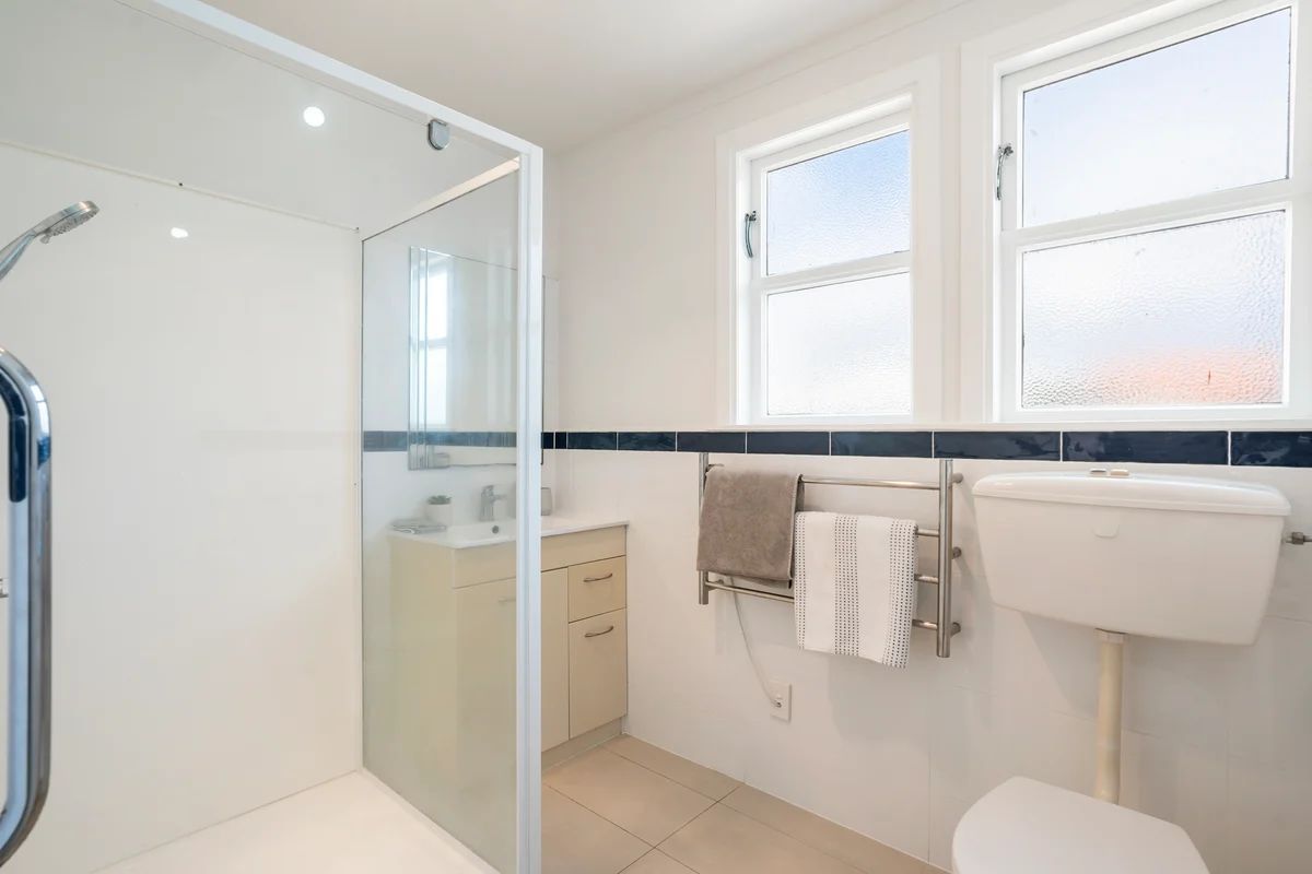 Charming standalone 3BR Onehunga Haven w/ Deck - Więcej