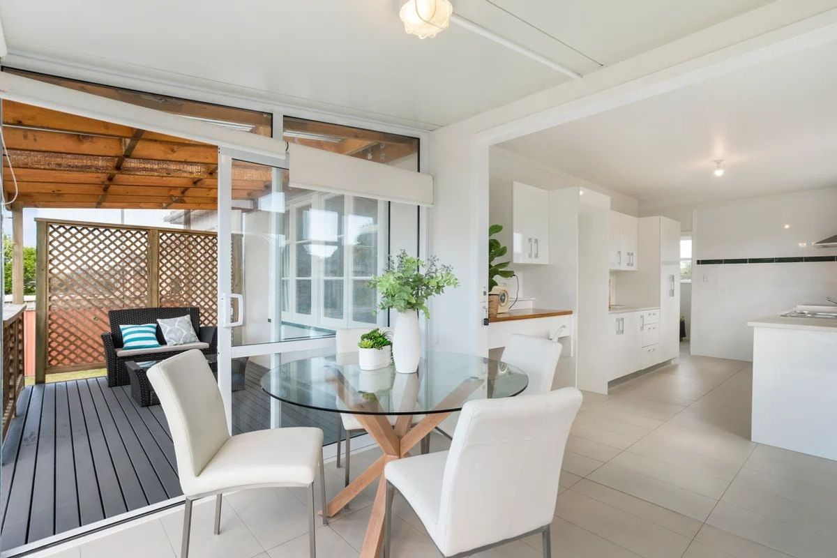 Charming standalone 3BR Onehunga Haven w/ Deck - Widok 2