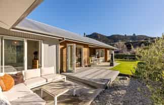 4 Warbler Lane, Albert Town