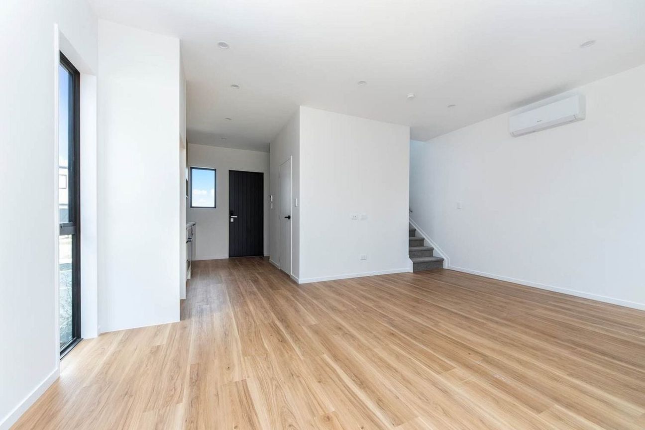 Modern 3-Bedroom Townhouse in a Prime Location - Aanzicht 5