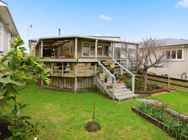 407 Willoughby Street, Thames