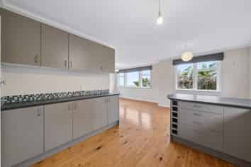 36 Ruskin Road, Newlands