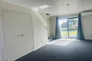2/8 Kerrs Road, Wiri