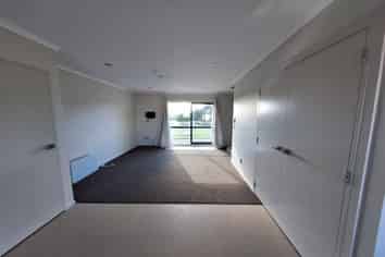 2/8 Kerrs Road, Wiri