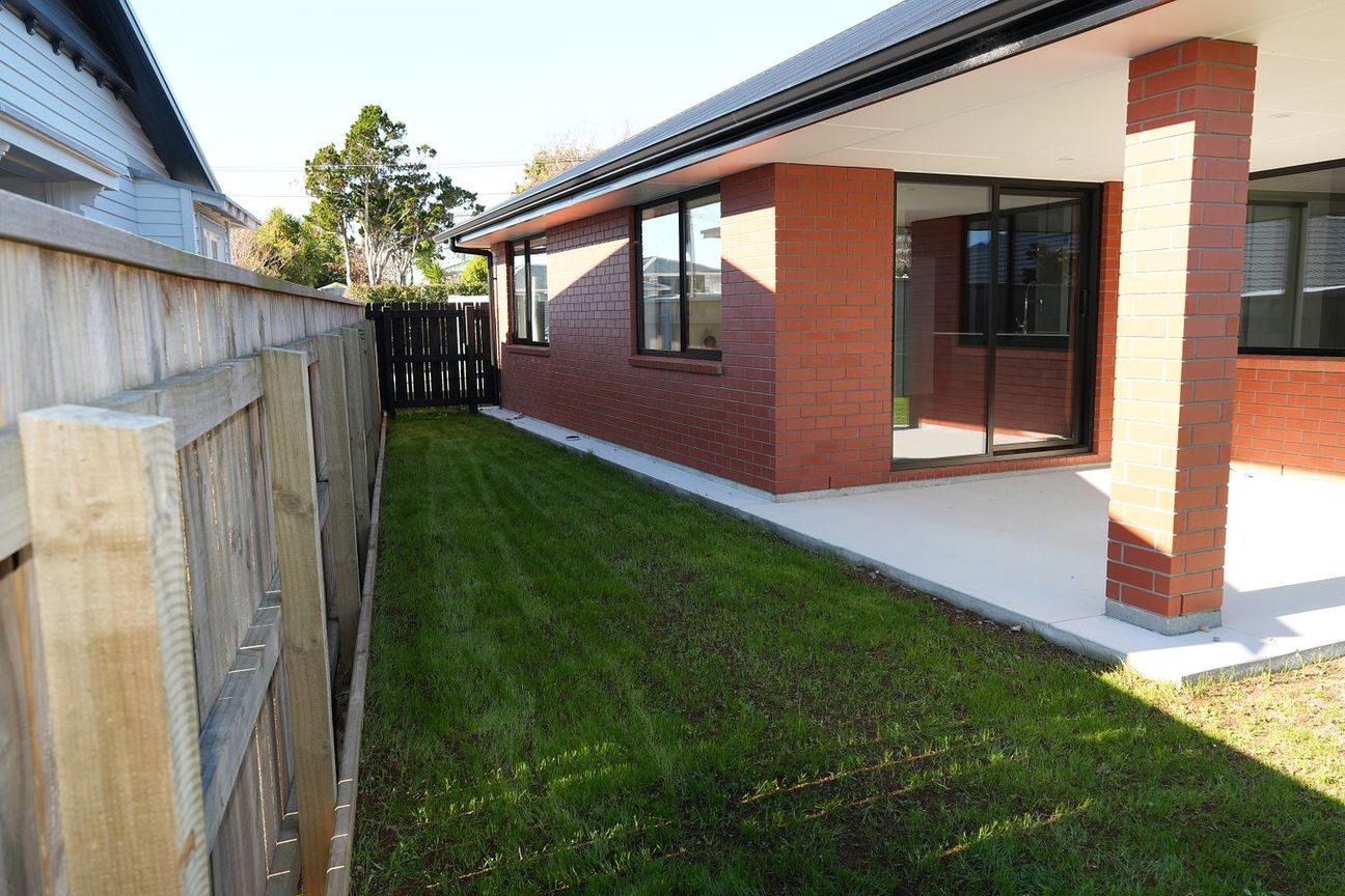 Brand New Modern Family Home in Vogeltown - Aanzicht 2