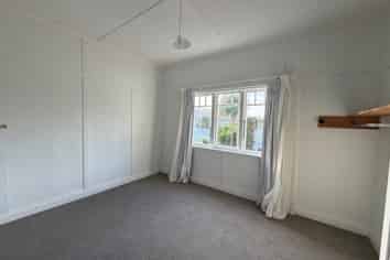 8 Blythe Street, Berhampore