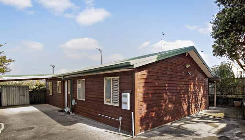 3242A Great North Road, New Lynn