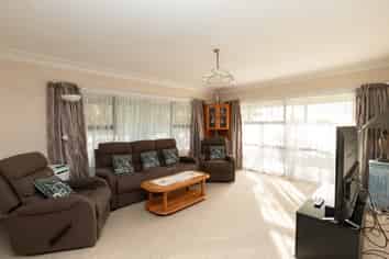 9 McClean Place, Ngatea