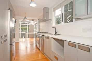 33 Coral Crescent, Panmure