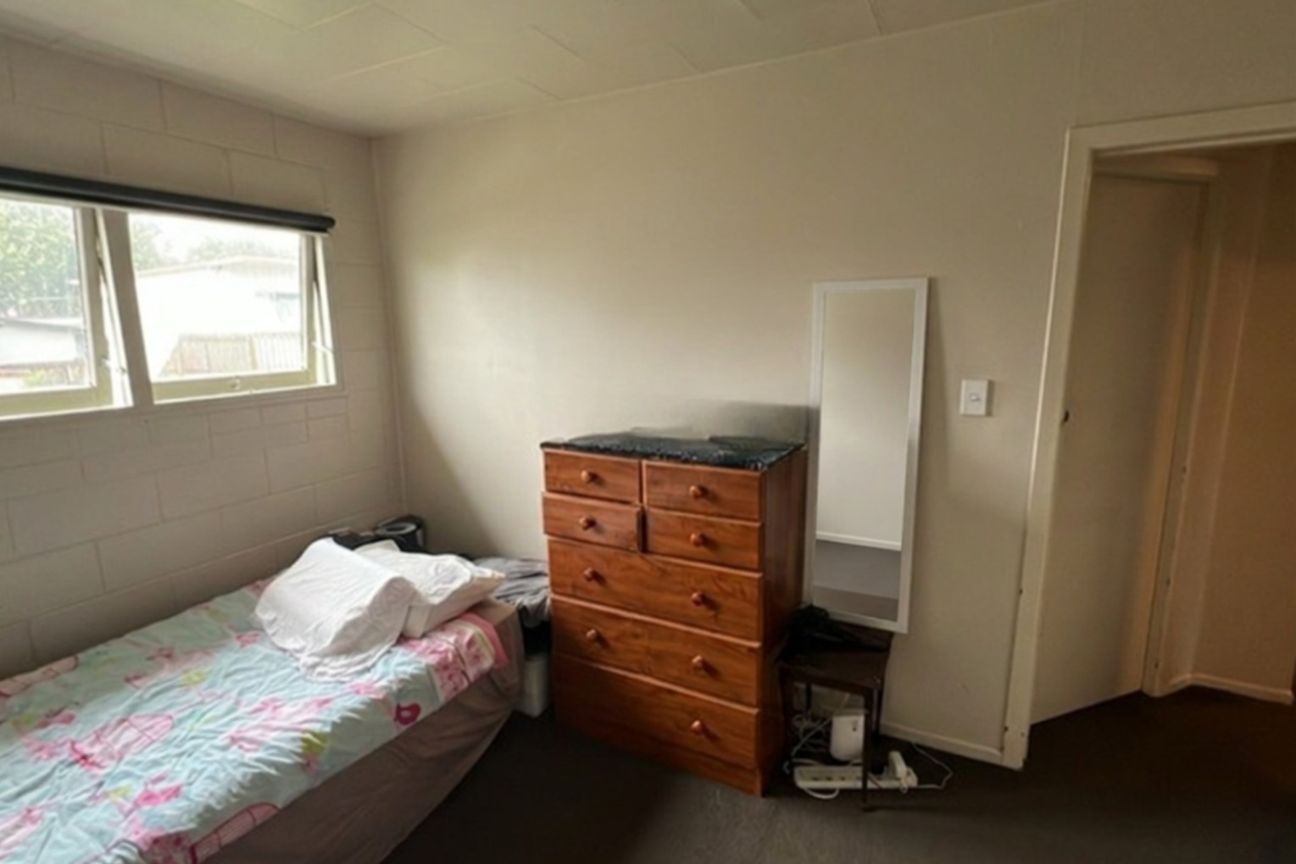 Tucked Away in Hamilton East - Więcej