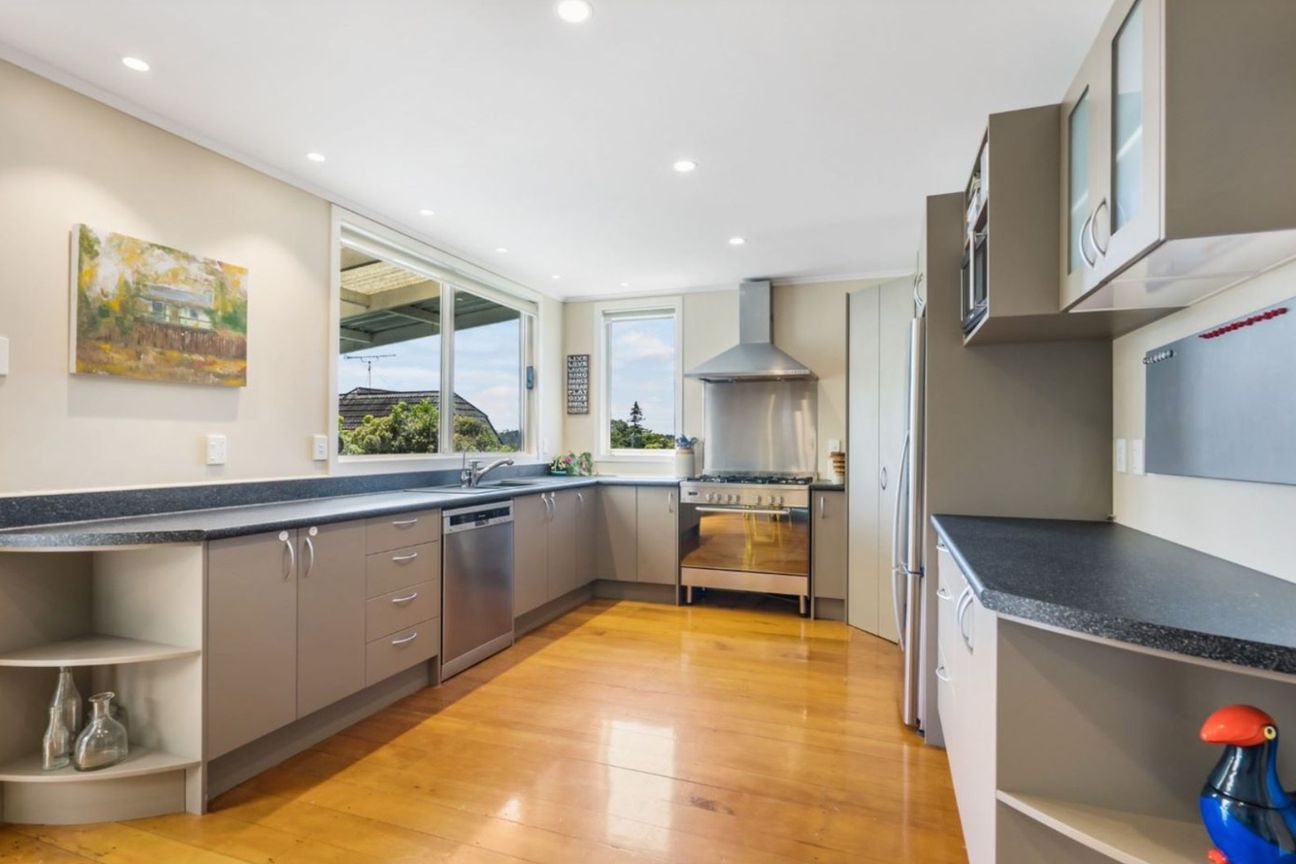 Character family home, set on a full 683m² site - Ansicht 5