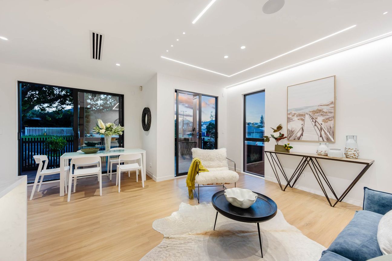 Brand New, Double Westlake Zone - Vista 5