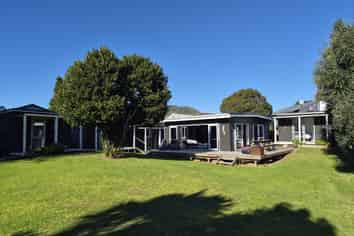 111 Miro Place, Matarangi