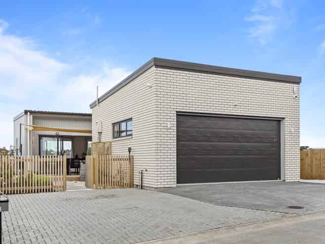 13  Kuhu Way, Millwater