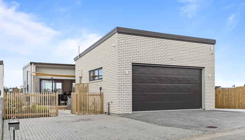 13  Kuhu Way, Millwater