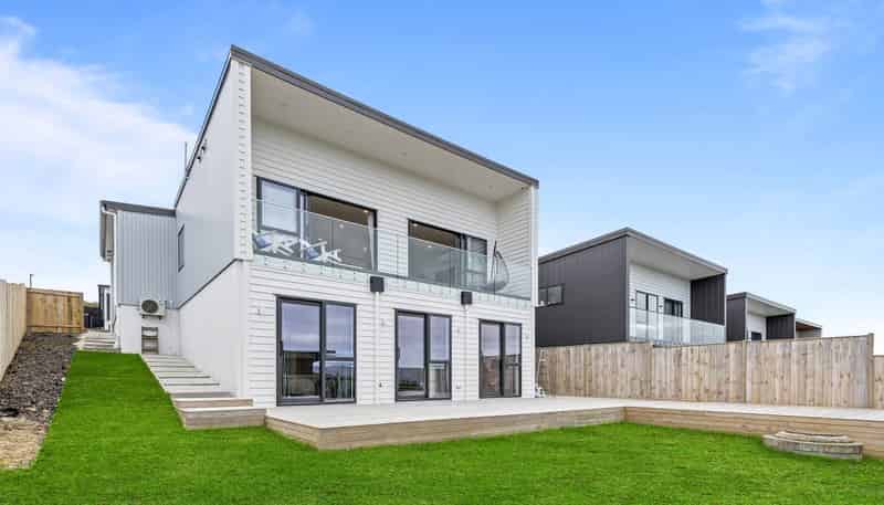 13  Kuhu Way, Millwater