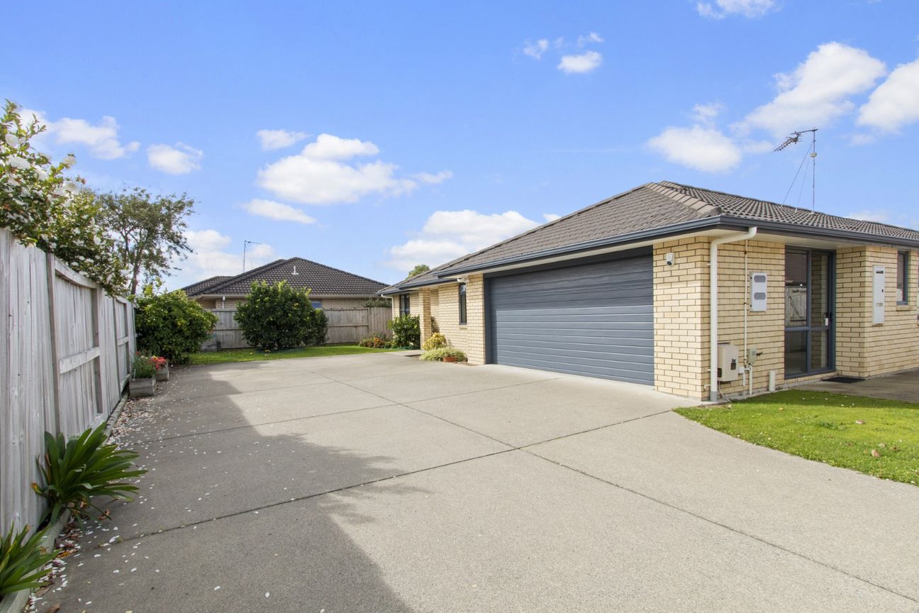 Modern Family Living in the Heart of Huntington - Widok 3