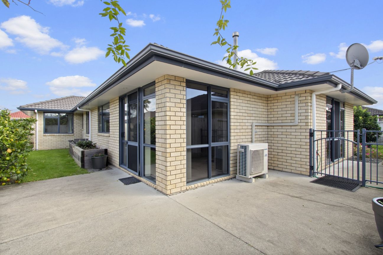 Modern Family Living in the Heart of Huntington - Widok 2