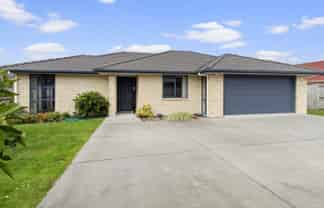 5 Holcroft Place, Huntington