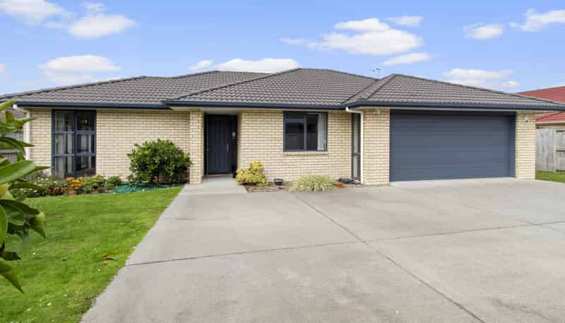 5 Holcroft Place, Huntington