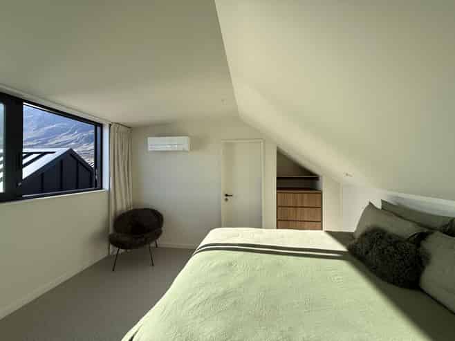 10 Hovingham Court, Jacks Point