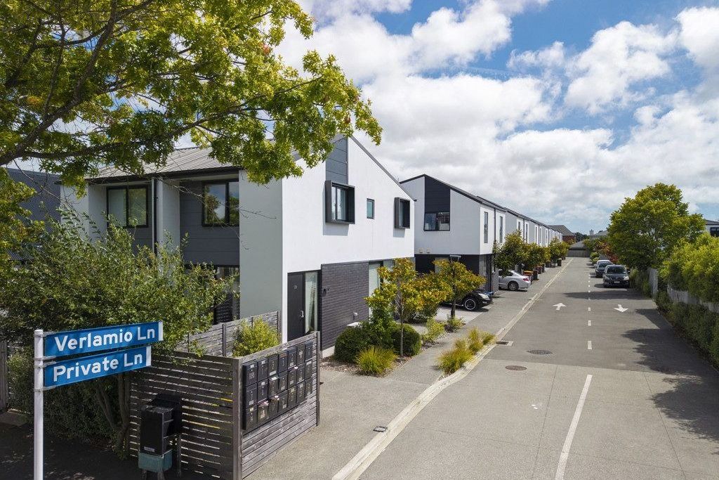 Modern, Spacious Two-Bedroom Townhouse in Edgeware - Aanzicht 2