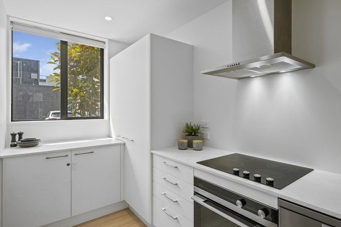 Modern, Spacious Two-Bedroom Townhouse in Edgeware - Aanzicht 5
