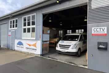 200m² industrial unit with excellent access