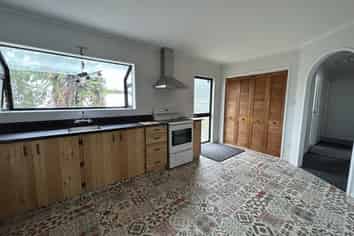 11B Mountain Road, Western Heights