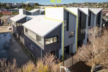 10-12/235 Karori Road, Karori