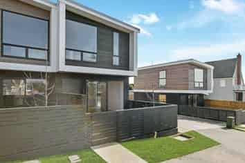 6/4 Glen Atkinson Street, St Heliers
