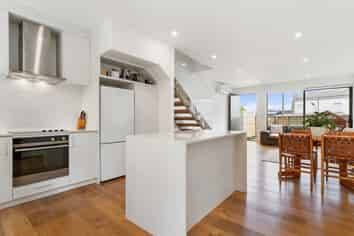 6/4 Glen Atkinson Street, St Heliers