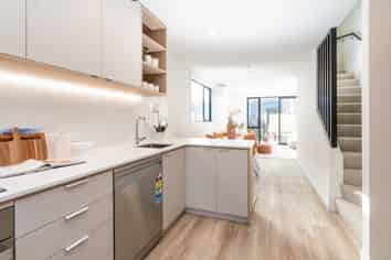 9/235 Karori Road, Karori