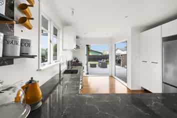 36 Allen Berry Avenue, Pirimai