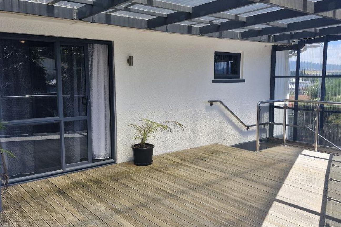 Stunning Oasis with Views - Meer