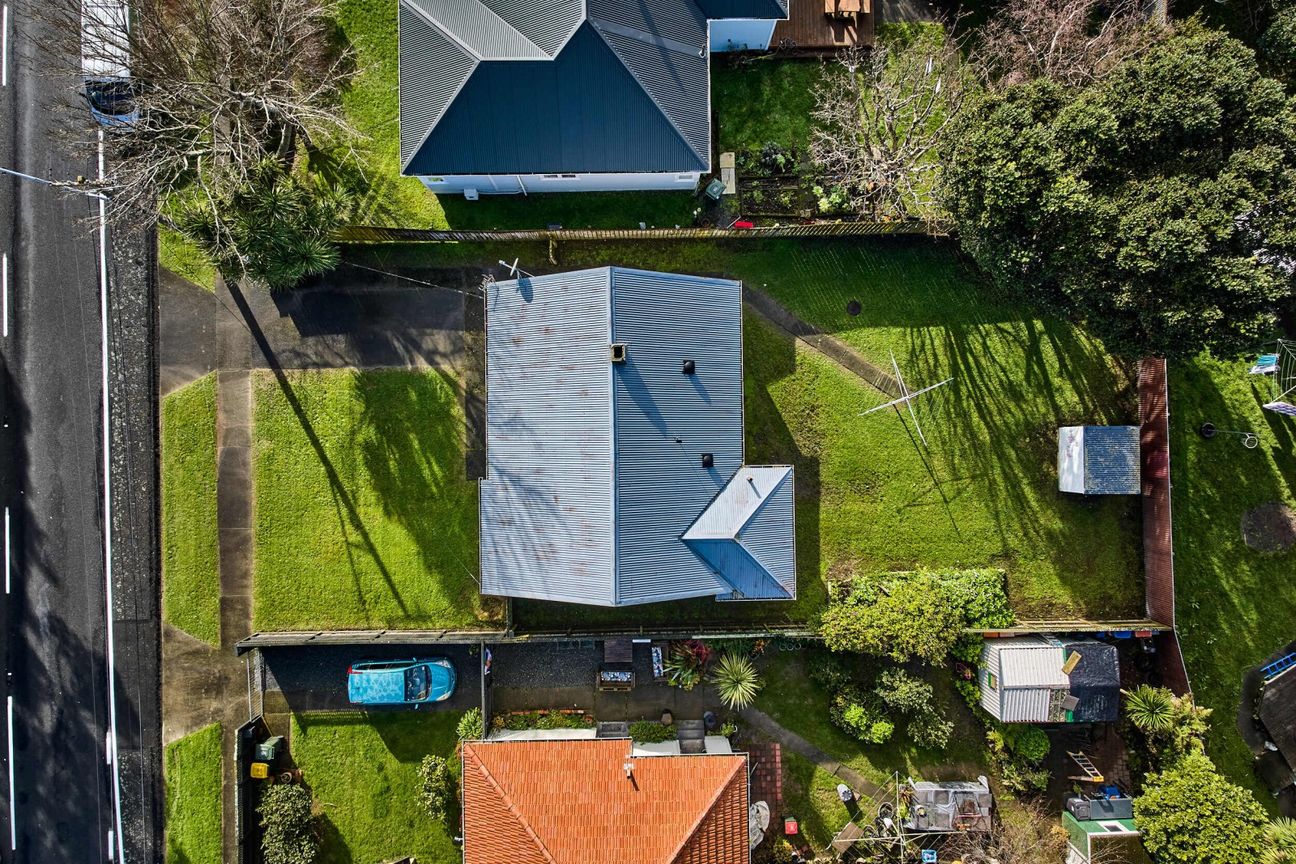 Charming starter home or smart investment - Vista 4