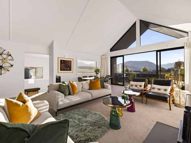 37 McAdam Drive, Jacks Point