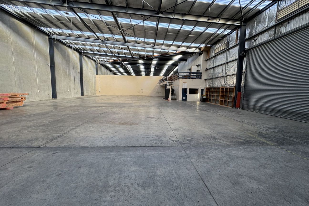 Functional Warehouse in Prime Wiri Location - Widok 2