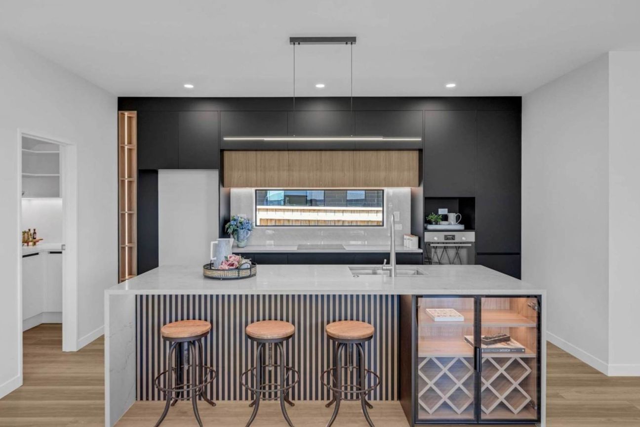 Modern Coastal Living  4 Bedrooms, 3 Bathroom... - Mehr