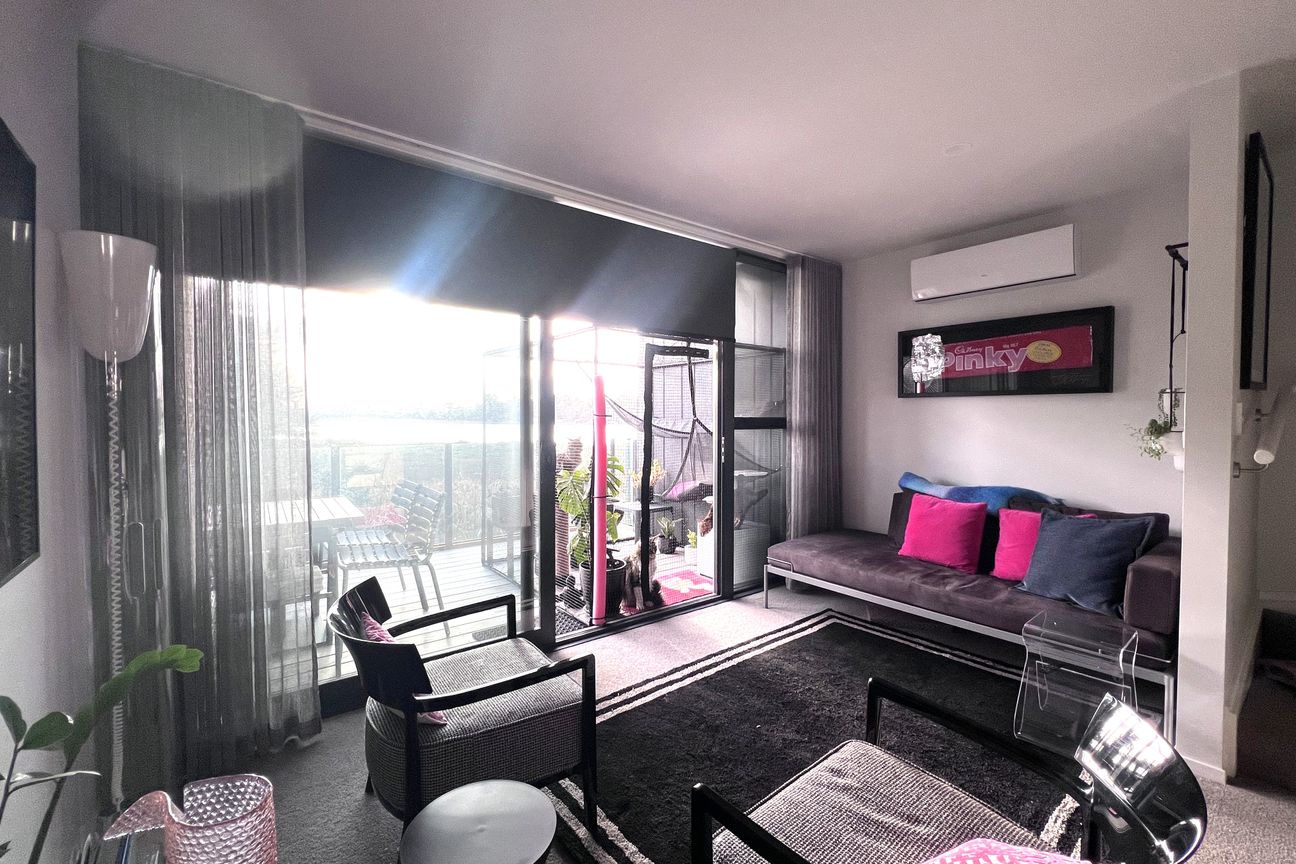 Sea Views and next to the Daisy Hardwick! - Vista 3