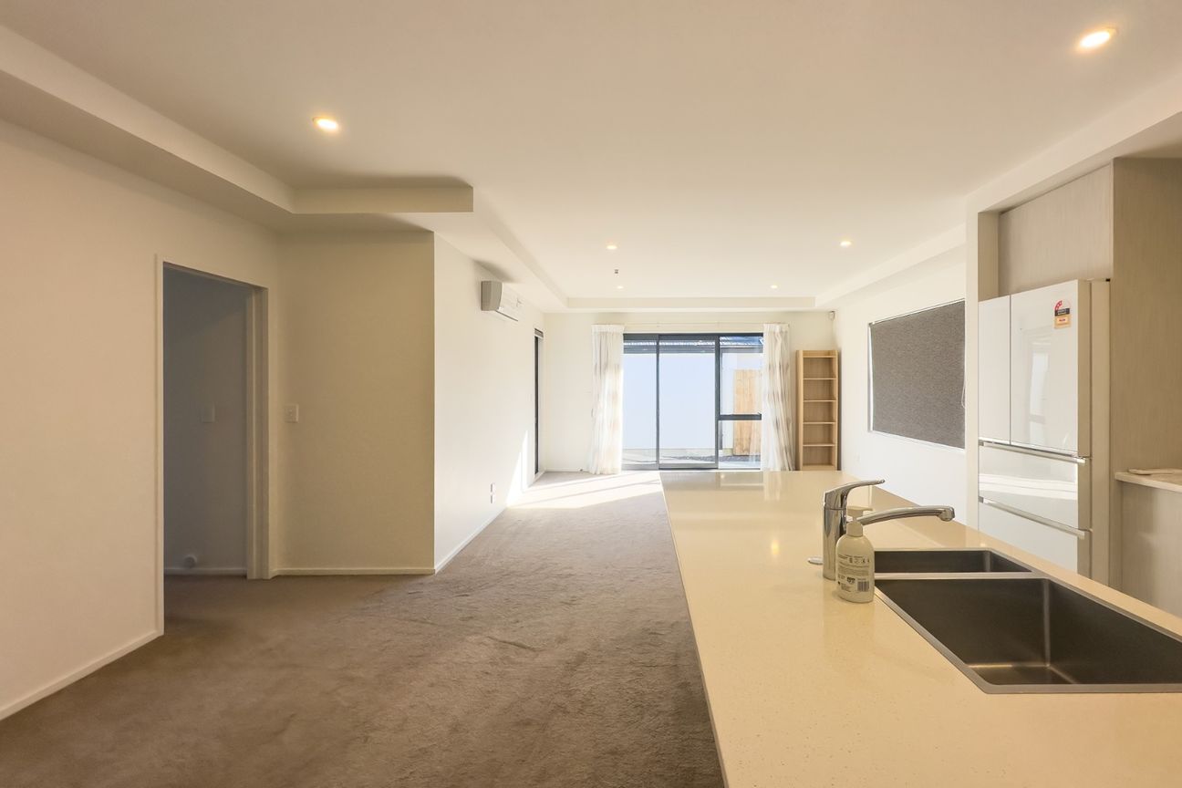 Exceptional three-Bedroom House with Secure Garage Parking for Rent - Aanzicht 3