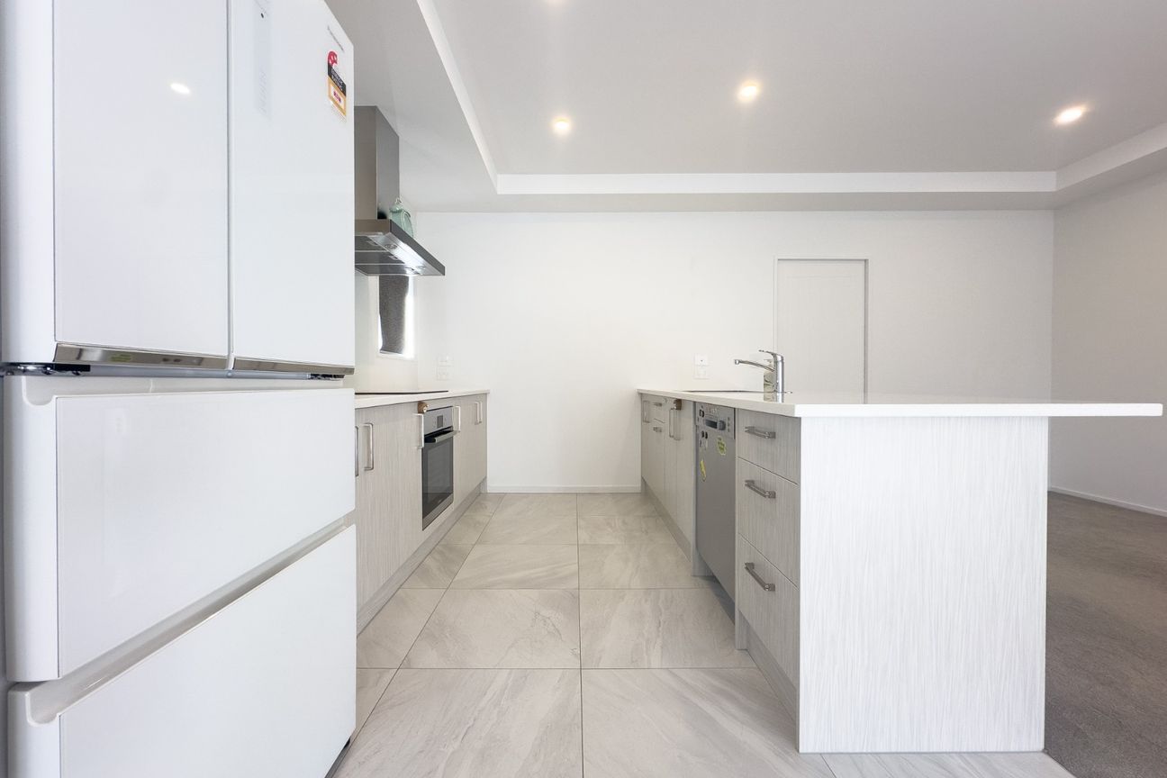 Exceptional three-Bedroom House with Secure Garage Parking for Rent - Aanzicht 4