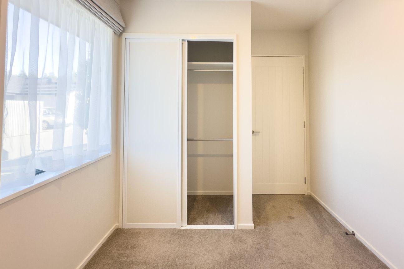 Exceptional three-Bedroom House with Secure Garage Parking for Rent - Meer