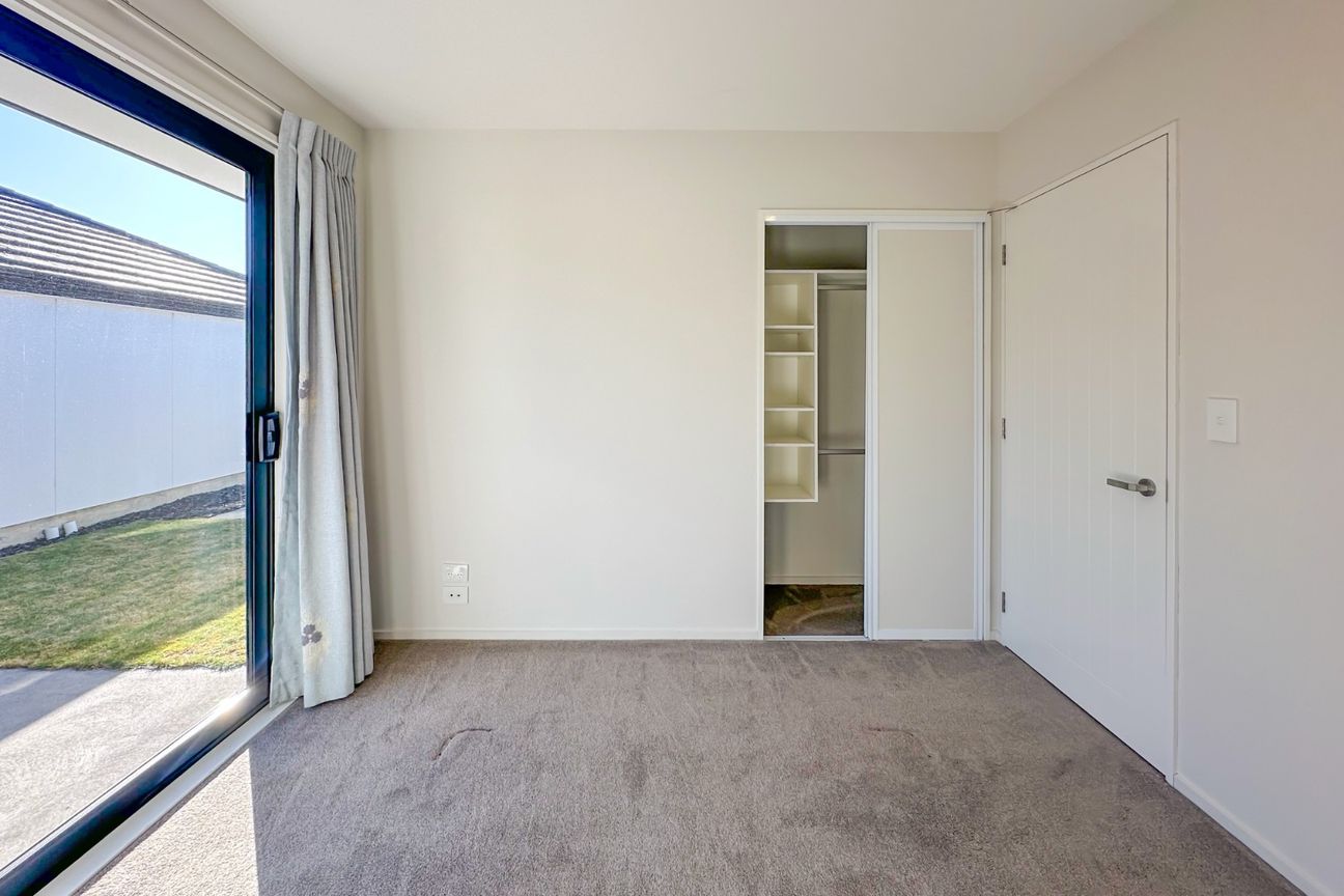 Exceptional three-Bedroom House with Secure Garage Parking for Rent - Aanzicht 6